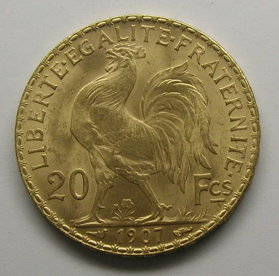 同じ金貨の裏面。ガリアの雄鶏と LIBERTE EGALITE FRATERNITE、額面 20 Fcs、年号 1907